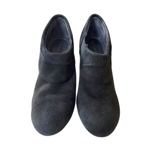 Tahari Women’s Black Suede Heels Size 6M Slip-On Pumps Used